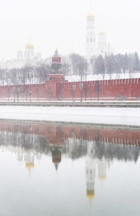 Framed Print : View of the Kremlin from the Moskva River, Moscow, Russia Framed Print : View of the Kremlin from the Moskva River, Moscow, Russia