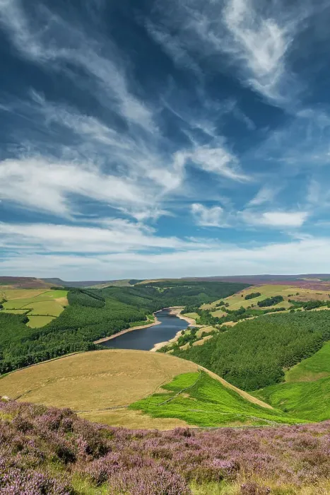 Framed Print : View over Ladybower Reservoir, Peak District National Park, Derbyshire, England Framed Print : View over Ladybower Reservoir, Peak District National Park, Derbyshire, England