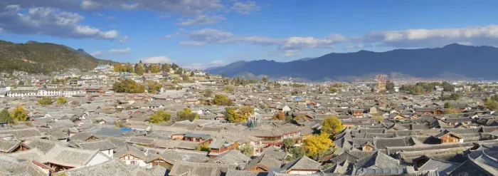 Framed Print : View of Lijiang (UNESCO World Heritage Site), Yunnan, China Framed Print : View of Lijiang (UNESCO World Heritage Site), Yunnan, China