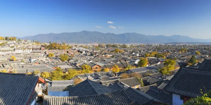 Framed Print : View of Lijiang (UNESCO World Heritage Site), Yunnan, China Framed Print : View of Lijiang (UNESCO World Heritage Site), Yunnan, China