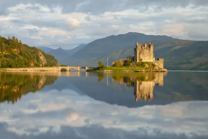 Framed Print : View across Loch Duich to Eilean Donan Castle, Kyle of Lochalsh, Highlands, Scotland Framed Print : View across Loch Duich to Eilean Donan Castle, Kyle of Lochalsh, Highlands, Scotland