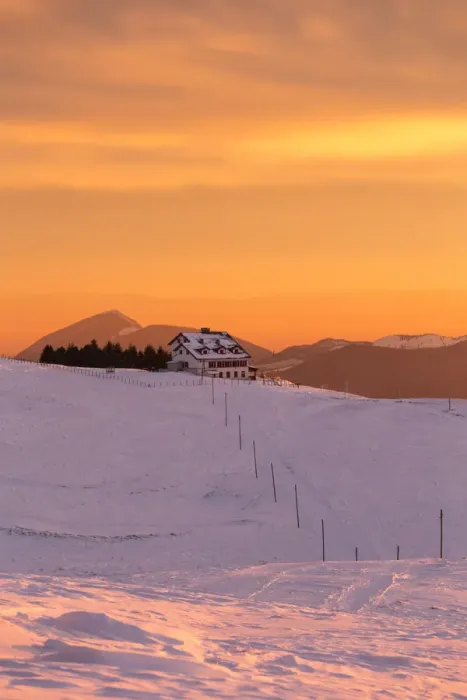 Framed Print : View of the Magnolini refuge during a winter sunset from Monte Pora, Val Seriana Framed Print : View of the Magnolini refuge during a winter sunset from Monte Pora, Val Seriana