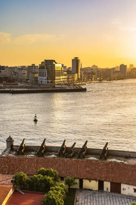 Framed Print : The view of the Malecon and Havana from Castillo De Los Tres Reyes Del Morro Framed Print : The view of the Malecon and Havana from Castillo De Los Tres Reyes Del Morro