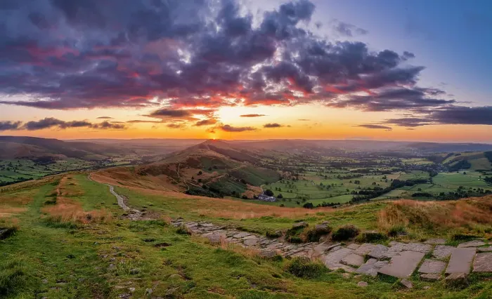 Framed Print : View From Mam Tor at Sunrise, Peak District National Park, Derbyshire, England Framed Print : View From Mam Tor at Sunrise, Peak District National Park, Derbyshire, England
