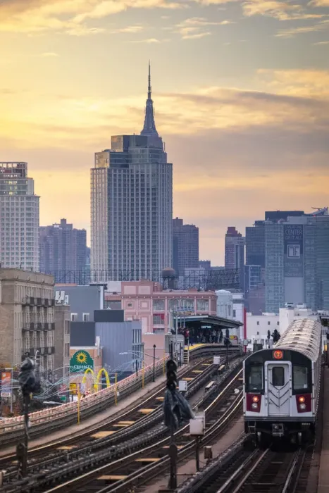 Framed Print : View of Manhattan from Queens train station, Manhattan, New York City, USA Framed Print : View of Manhattan from Queens train station, Manhattan, New York City, USA