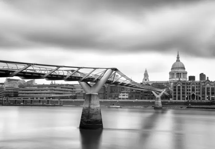 Framed Print : A view towards the Millennium Bridge and St Paulas Cathedral, London, England