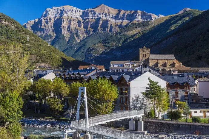 Framed Print : View over mountain village of Broto in province of Huesca, Aragon, Spain