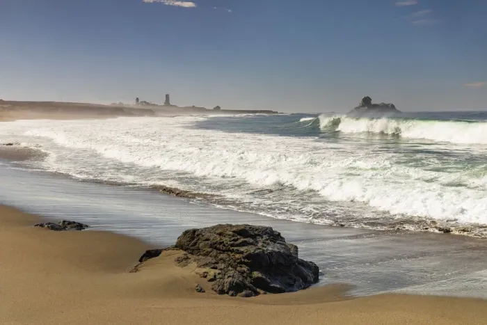 Framed Print : View from Pistachio Beach to Pigeon Point lighthouse, bei Piscadero, California, USA Framed Print : View from Pistachio Beach to Pigeon Point lighthouse, bei Piscadero, California, USA