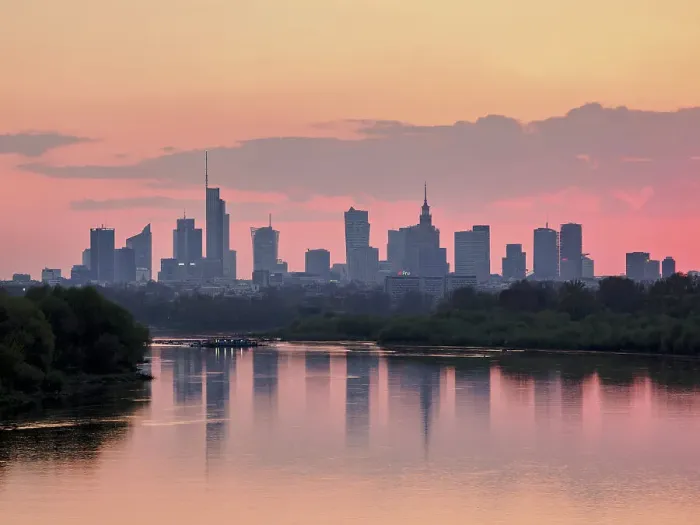 Framed Print : View over River Vistula towards City Centre Skyline at sunset, Warsaw, Masovian Voivodeship, Poland Framed Print : View over River Vistula towards City Centre Skyline at sunset, Warsaw, Masovian Voivodeship, Poland