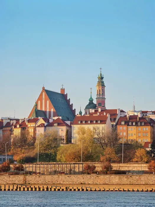 Framed Print : View over River Vistula towards The Old Town at sunrise, Warsaw, Masovian Voivodeship, Poland Framed Print : View over River Vistula towards The Old Town at sunrise, Warsaw, Masovian Voivodeship, Poland