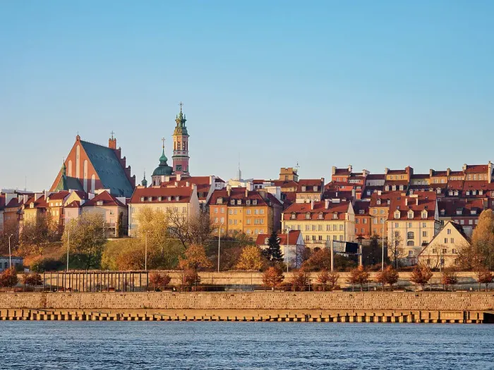 Framed Print : View over River Vistula towards The Old Town at sunrise, Warsaw, Masovian Voivodeship, Poland Framed Print : View over River Vistula towards The Old Town at sunrise, Warsaw, Masovian Voivodeship, Poland