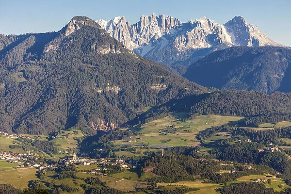 View to the Rosengarten massif (Dolomites) with Vols am Schlern in the foreground, South Tyrol, Italy