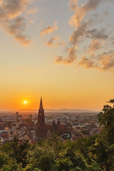 View from Schlossberg Hill towards Freiburg Cathedral (Freiburger Munster), Freiburg im Breisgau, Black Forest, Baden-Wurttemberg, Germany