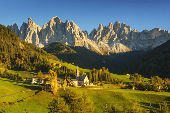 Framed Print : View of the St. Magdalena or Santa Maddalena, Geisler summits (Puez Odle) Framed Print : View of the St. Magdalena or Santa Maddalena, Geisler summits (Puez Odle)