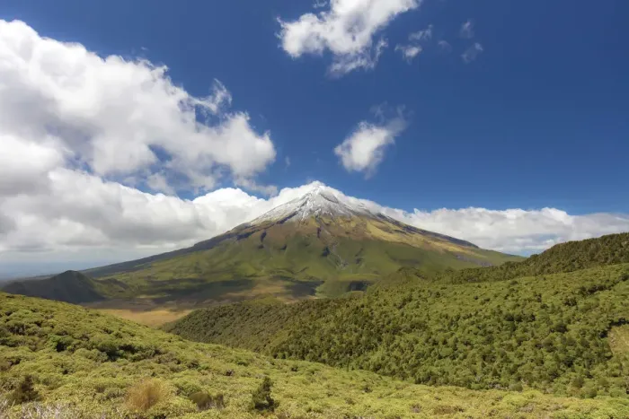 Framed Print : View of the Taranaki volcano in New Zealand northern island on a sunny day Framed Print : View of the Taranaki volcano in New Zealand northern island on a sunny day