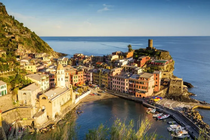 Framed Print : View over Vernazza, Cinque Terre, Liguria, Italy Framed Print : View over Vernazza, Cinque Terre, Liguria, Italy