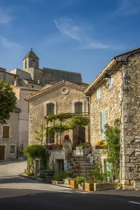 Framed Print : View of the village of Aurel, Provence, France