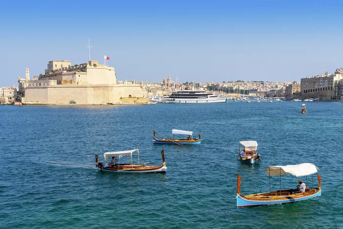 Framed Print : View of Vittoriosa (Birgu) and Fort Sant Elmo, Valletta, Malta Framed Print : View of Vittoriosa (Birgu) and Fort Sant Elmo, Valletta, Malta