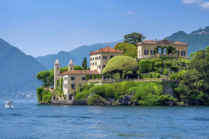 Framed Print : Villa del Balbianello, Lenno, Lake Como, Lombardy, Italy Framed Print : Villa del Balbianello, Lenno, Lake Como, Lombardy, Italy
