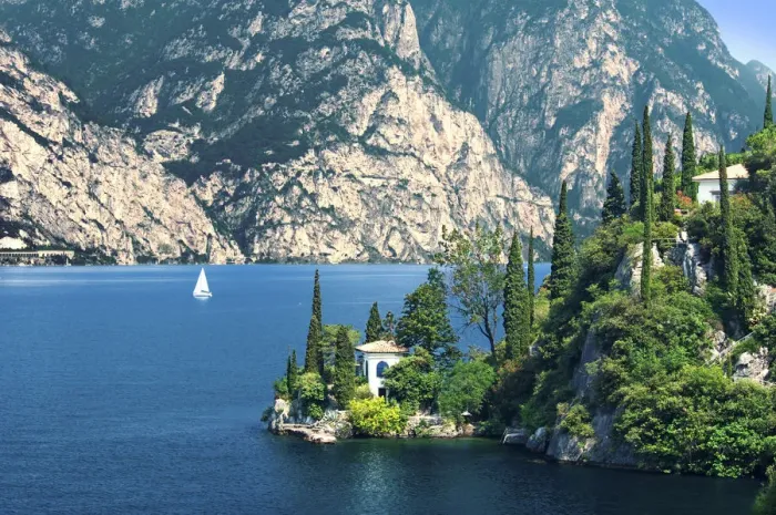 Framed Print : Villa near Malcesine, Lake Garda, Italy Framed Print : Villa near Malcesine, Lake Garda, Italy