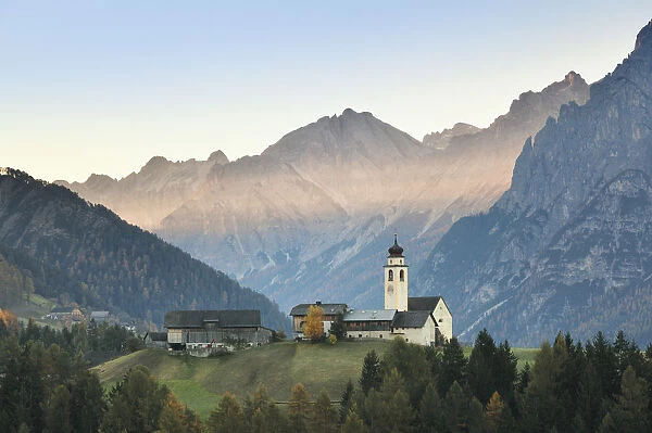 The village of Corte  /  Curt in the valley of Marebbe  /  Enneberg, Bolzano, Alto Adige