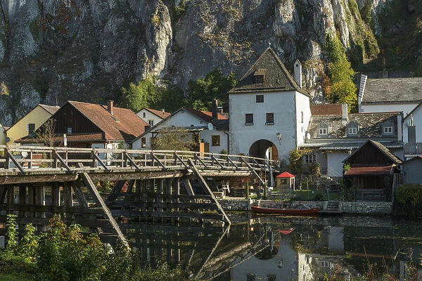 Village Essing and river Altmuehl, Essing, Altmuehl Valley, Franconia, Lower Bavaria, Bavaria, Germany, Europe
