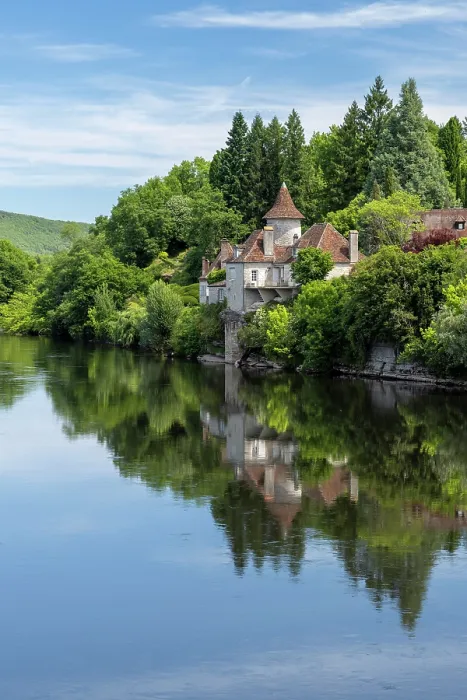 Framed Print : The village of Meyronne on the Dordogne River, Lot, Occitanie, France Framed Print : The village of Meyronne on the Dordogne River, Lot, Occitanie, France