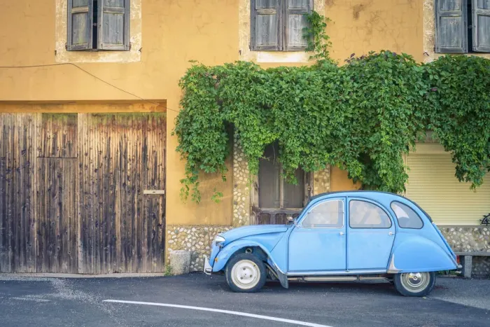 Framed Print : Vintage blue Citroen 2cv parked in front of a house in Castellet, Vaucluse Framed Print : Vintage blue Citroen 2cv parked in front of a house in Castellet, Vaucluse