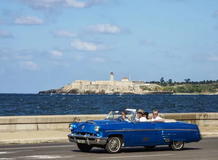 Framed Print : Vintage car at El Malecon with El Morro Castle and Lighthouse in the background, Havana