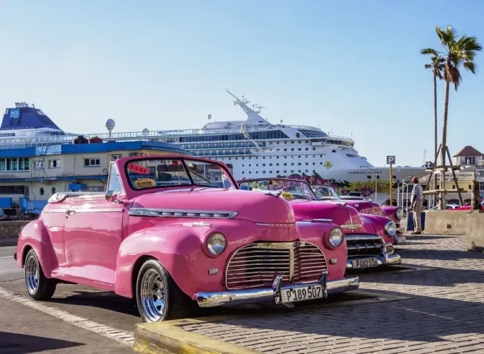 Framed Print : Vintage Cars in the Port of Havana, La Habana Province, Cuba Framed Print : Vintage Cars in the Port of Havana, La Habana Province, Cuba