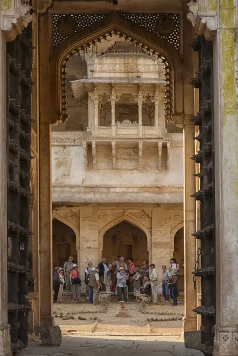 Framed Print : Visitors at the Bundi palace, City of Bundi, Rajasthan, India, Asia Framed Print : Visitors at the Bundi palace, City of Bundi, Rajasthan, India, Asia
