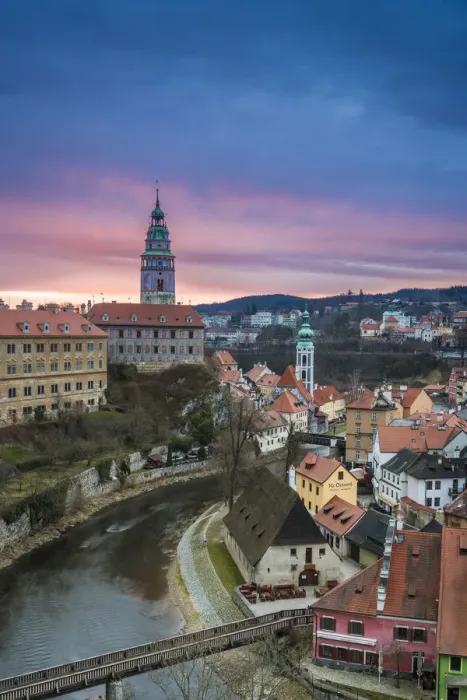 Framed Print : Vltava River by State Castle and Chateau Cesky Krumlov in town at sunrise, UNESCO, Cesky Krumlov, South Bohemian Region, Czech Republic Framed Print : Vltava River by State Castle and Chateau Cesky Krumlov in town at sunrise, UNESCO, Cesky Krumlov, South Bohemian Region, Czech Republic