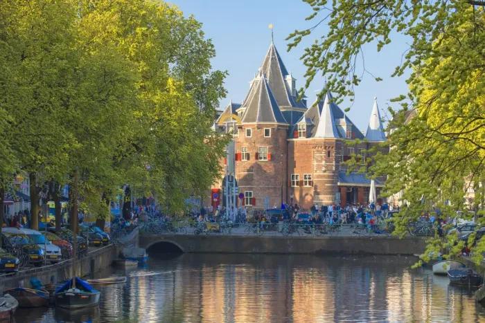 Framed Print : De Waag building on Kloveniersburgwal canal, Amsterdam, Netherlands Framed Print : De Waag building on Kloveniersburgwal canal, Amsterdam, Netherlands