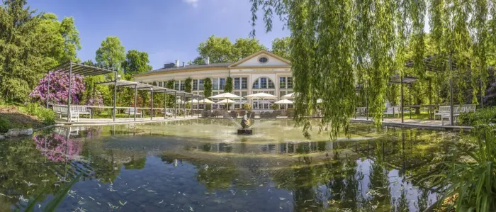 Framed Print : Wandelhalle and frog pond in the spa gardens of Bad Homburg vor der Hoehe, Taunus, Hesse, Germany Framed Print : Wandelhalle and frog pond in the spa gardens of Bad Homburg vor der Hoehe, Taunus, Hesse, Germany