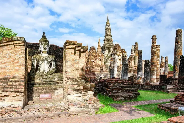 Framed Print : Wat Mahathat buddhist temple, Sukhothai Historical Park, Sukhothai, Thailand Framed Print : Wat Mahathat buddhist temple, Sukhothai Historical Park, Sukhothai, Thailand
