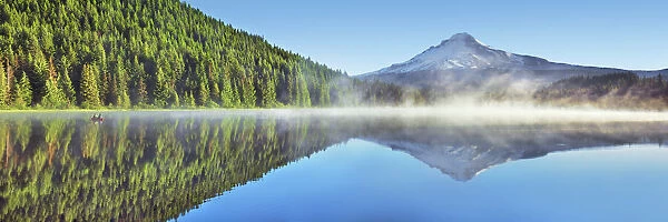 Water impression mirroring of Mount Hood in Trillium Lake - USA, Oregon, Clackamas