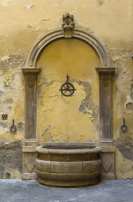 Framed Print : Water Well, Sienna, Tuscany, Italy Framed Print : Water Well, Sienna, Tuscany, Italy