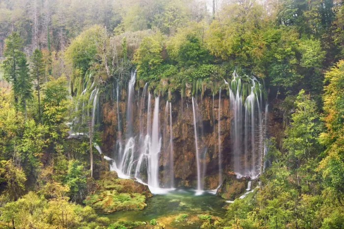 Framed Print : Waterfall in deciduous forest in autumn - Croatia, Lika-Senj Framed Print : Waterfall in deciduous forest in autumn - Croatia, Lika-Senj