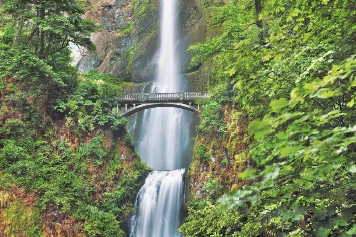 Framed Print : Waterfall Multnomah Falls - USA, Oregon, Multnomah, Multnomah Falls - Cascade Range
