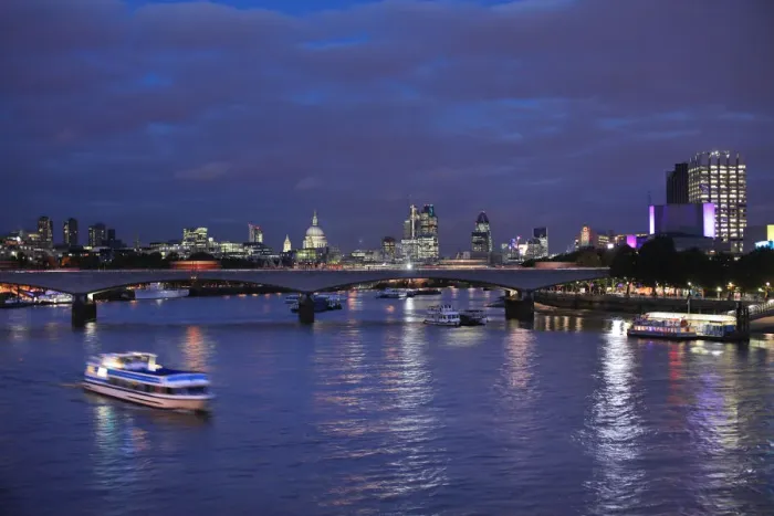 Framed Print : Waterloo bridge and River Thames, London, England Framed Print : Waterloo bridge and River Thames, London, England