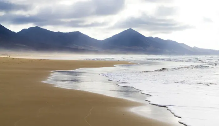 Framed Print : Waves crashing on Cofete Beach with mountains on background, Jandia peninsula Framed Print : Waves crashing on Cofete Beach with mountains on background, Jandia peninsula