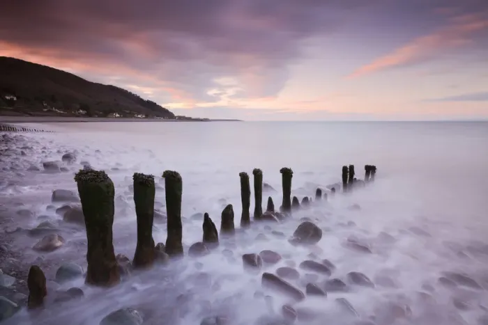Framed Print : Weathered wooden groyne on Porlock Beach, Exmoor National Park, Somerset, England
