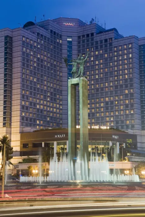 Framed Print : Welcome Monument & Hyatt, central Jakarta, Indonesia Framed Print : Welcome Monument & Hyatt, central Jakarta, Indonesia