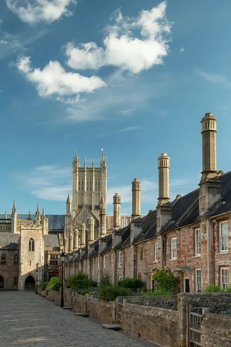 Framed Print : Wells Cathedral towering over Vicars Close in Wells, Somerset, England. Spring (May) 2019 Framed Print : Wells Cathedral towering over Vicars Close in Wells, Somerset, England. Spring (May) 2019