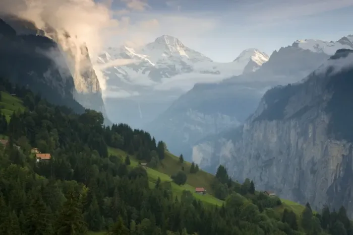 Framed Print : Wengen & Lauterbrunnen Valley Framed Print : Wengen & Lauterbrunnen Valley
