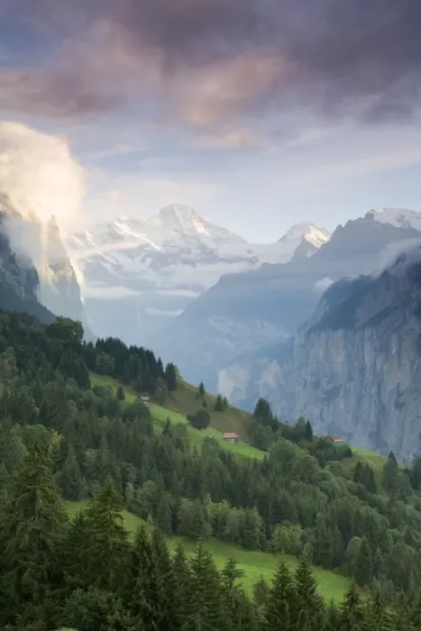 Framed Print : Wengen & Lauterbrunnen Valley Framed Print : Wengen & Lauterbrunnen Valley