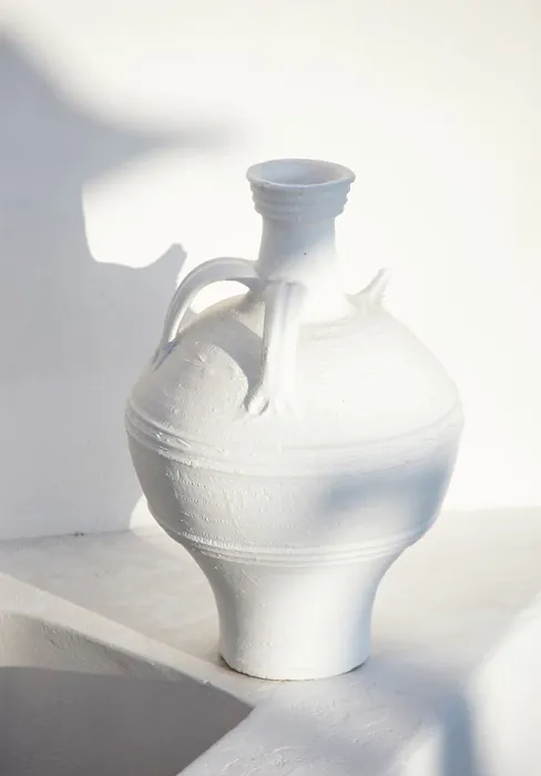 Framed Print : White urn with shadow on white wall, Oia, Santorini, Cyclades Islands, Greece, Europe Framed Print : White urn with shadow on white wall, Oia, Santorini, Cyclades Islands, Greece, Europe
