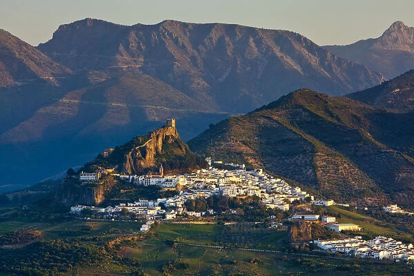 The whitewashed village of Zahara de la Sierra at sunset, Zahara de la Sierra, Cadiz