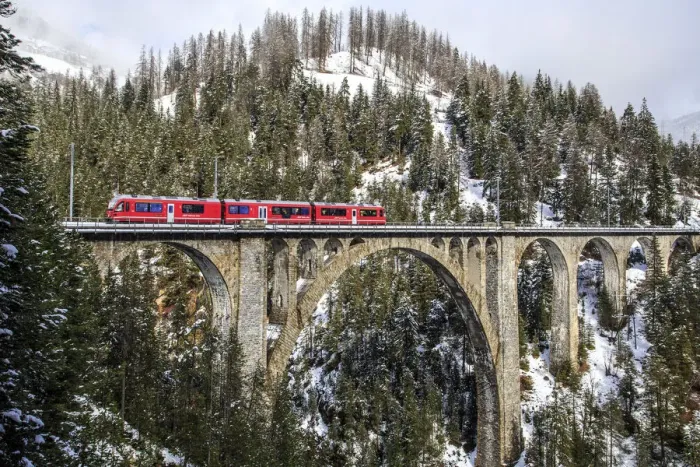Framed Print : Wiesener Viaduct surrounded by snowy mountains and woods. Engadine. Canton of Graubunden Framed Print : Wiesener Viaduct surrounded by snowy mountains and woods. Engadine. Canton of Graubunden