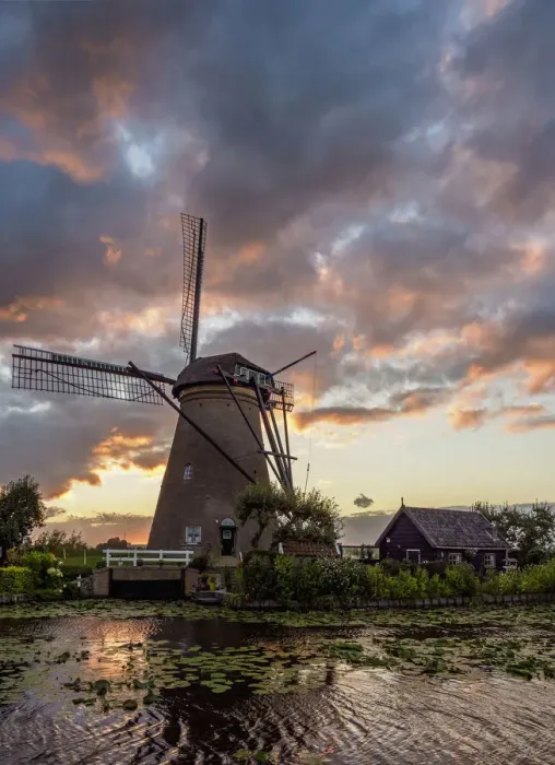 Framed Print : Windmill in Kinderdijk at sunset, UNESCO World Heritage Site, South Holland Framed Print : Windmill in Kinderdijk at sunset, UNESCO World Heritage Site, South Holland